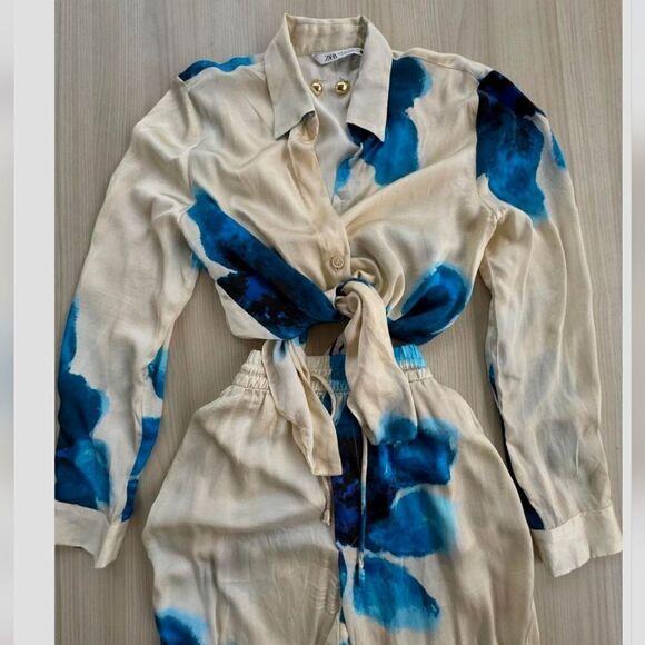 COPY - ZARA Printed Floral Satin Effect top In Ecru and Blue - Picture 6 of 12